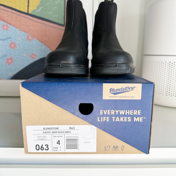 Blundstone Women’s #063 Black Chelsea Boots - Picture 5 of 9